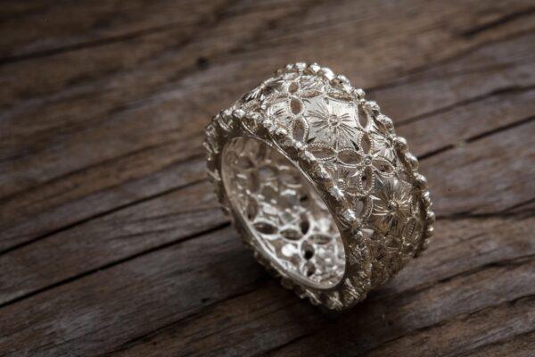 Epona Smith Florentine Elegance Ring in White Gold